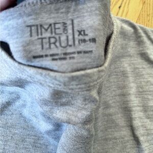 Women's Size XL Time and Tru Gray Long Sleeve Tee Soft GUC